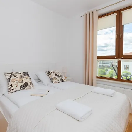 Beautiful Czarnieckiego With Balcony By Renters Apartamento *