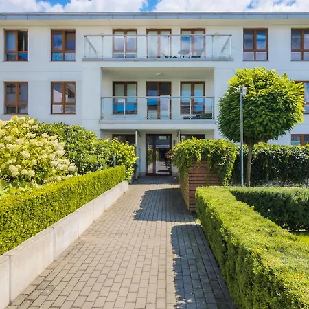 Beautiful Czarnieckiego With Balcony By Renters Apartamento