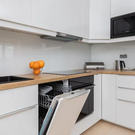 Beautiful Czarnieckiego With Balcony By Renters Apartamento *