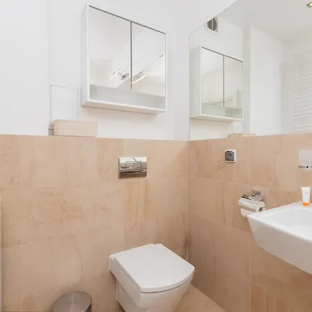 Beautiful Czarnieckiego With Balcony By Renters *
